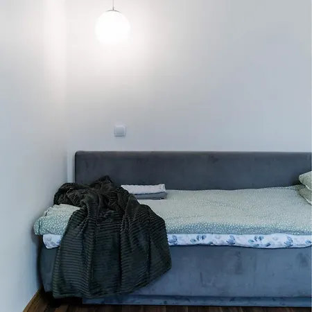 Cozy On Veerenni St, Garden Views. *