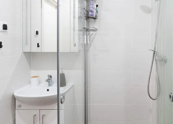 Korter Cozy On Veerenni St, Garden Views.