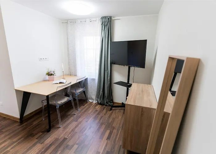 Cozy On Veerenni St, Garden Views. *