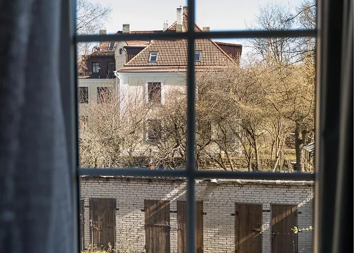 Apartment Cozy On Veerenni St, Garden Views.