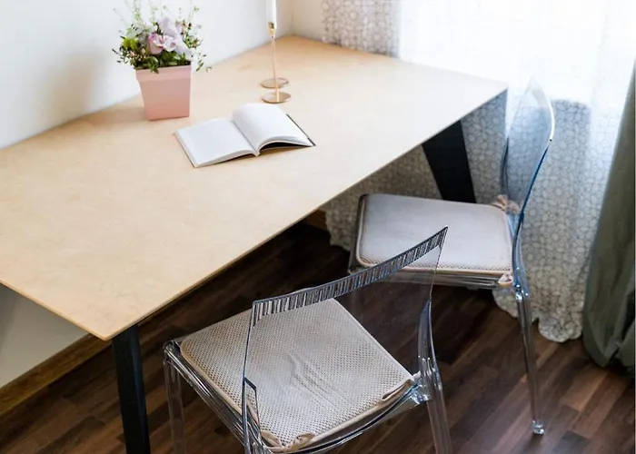 Cozy On Veerenni St, Garden Views. *